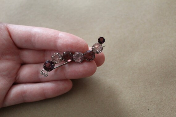 1930s lilac rhinestones brooch
