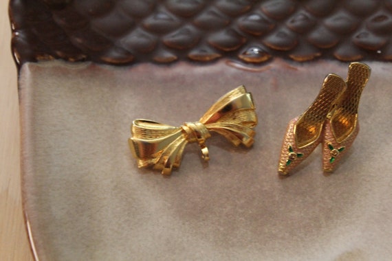 vintage bow pendant and slippers pin brooch 1980s… - image 7