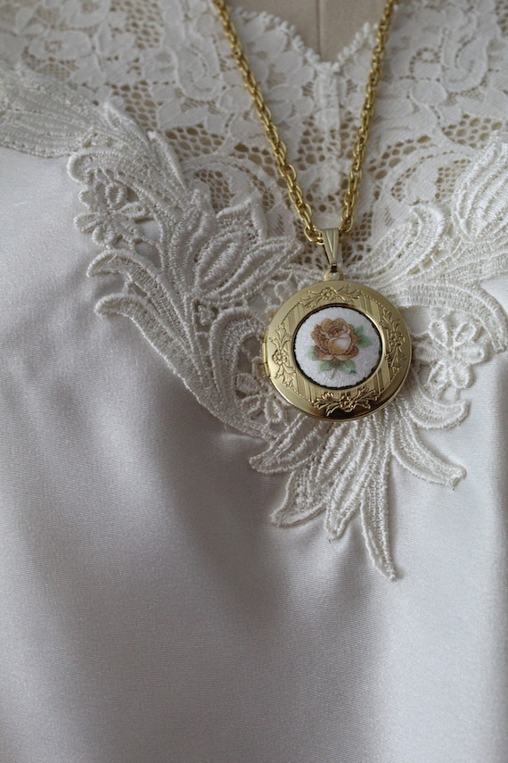 Antique Rose locket necklace | 1980s romantic neck