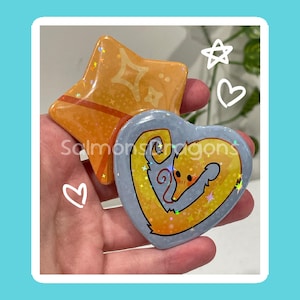 worm on a string and paper star buttons! 2.25"