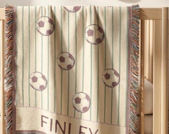 Manta personalizada de fútbol para bebé niña, tejida a mano con nombre, color rosa empolvado, regalo de fútbol para niñas, manta personalizada, regalo para baby shower, manta deportiva para la habitación del bebé.
