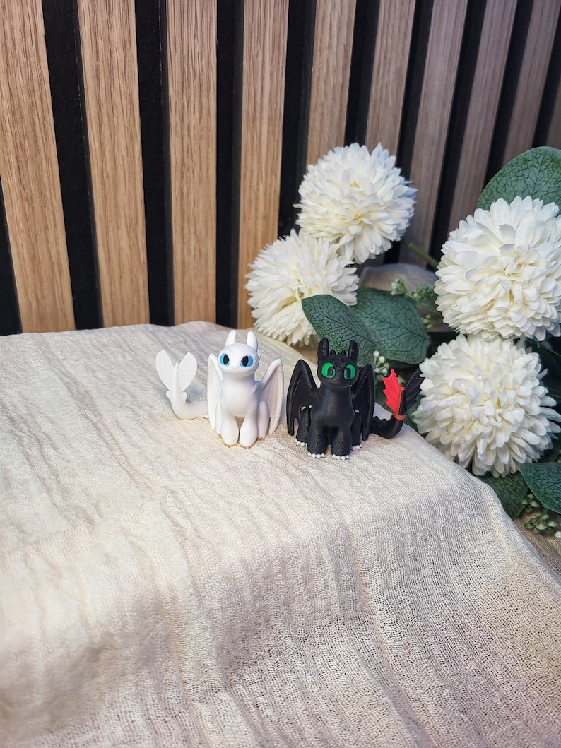 Toothless & Light Fury Mini Figures 3D Printed Dragon Gift for Fans How to Train Your Dragon Decoration image 3