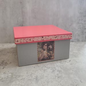 Gift Box, Hand Painted Vintage Lady Style Square Papier Mache Gift Box 6-Inch
