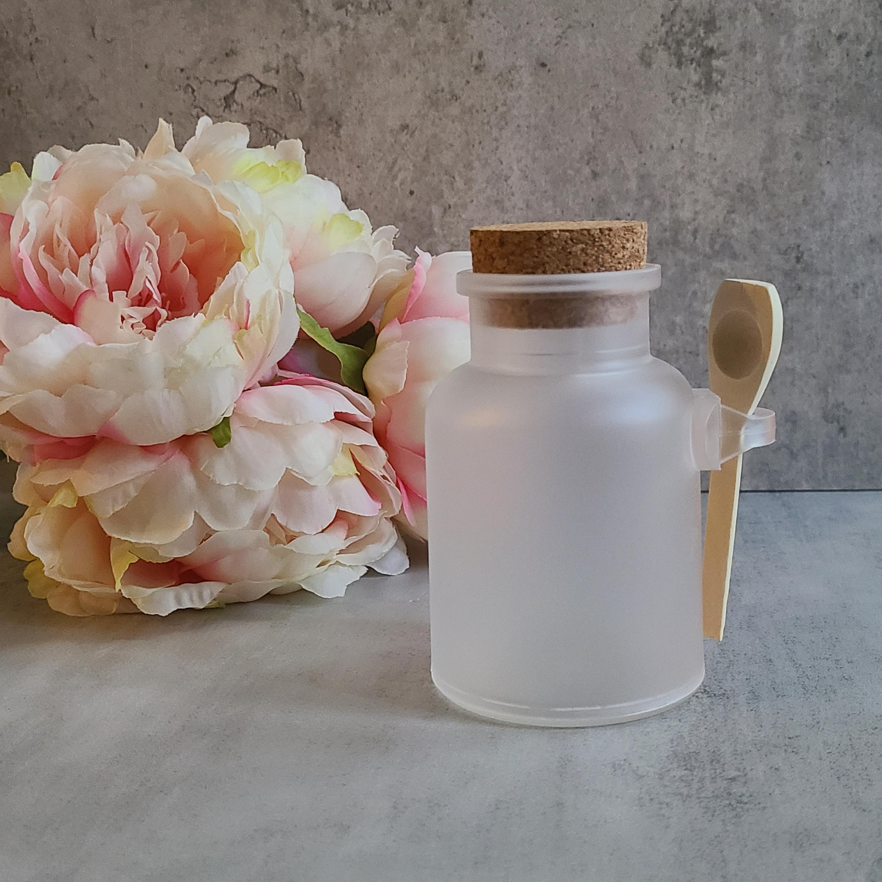 Factory Direct Mask Powder Plastic Bottle With Cork Lid Wooden Spoon Plastic Bot