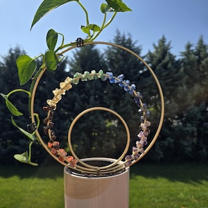 Stone beaded three loop plant trellis gold or black