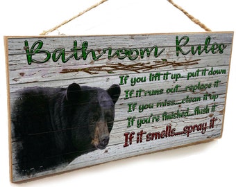 Règles de la salle de bain Black Bear si cela sent le spray Rustic Cabin Lodge 5 « x 10 » Blackwater Trading Bath SIGN Plaque Decor