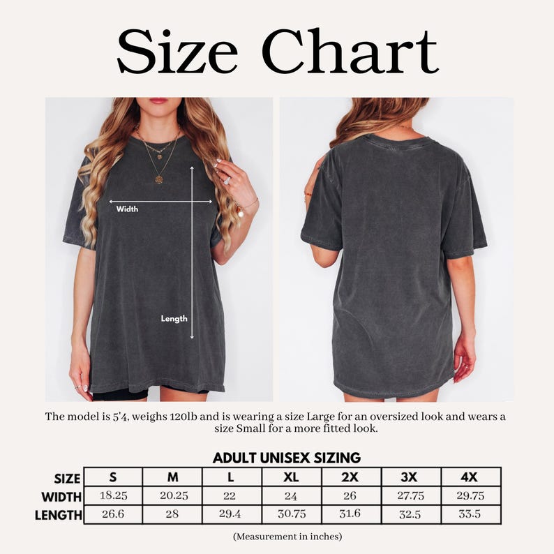 Op de afbeelding: Maattabel voor volwassen unisex maten, metingen in inches. De tabel bevat maten S tot en met 4XL, met breedte- en lengtematen voor elke maat. Het model is 1,63 m lang, weegt 54 kg en draagt maat L.