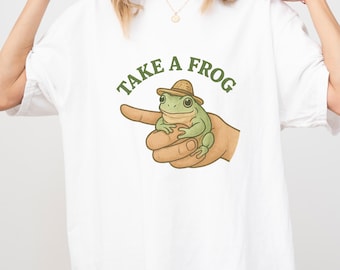 Maglietta Cottagecore Frog / Maglietta grafica con cappello di paglia e animali