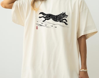 Japanese Wolf Art T-Shirt, Minimalist Graphic Tee, Wolf Lover Gift