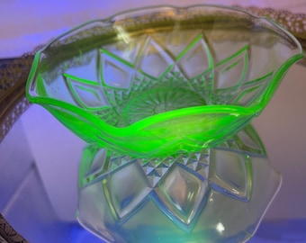 Vintage Hazel Atlas Green Uranium Glass Berry Bowl Vaseline UV Reactive 4.5”