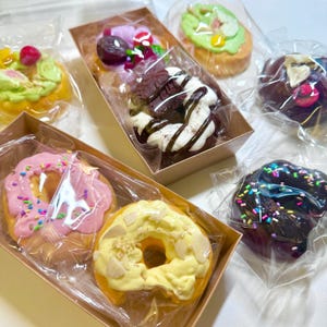 Giocattolo Squishy Kawaii Donut TABA: tema dessert con disegni colorati; divertimento antistress.