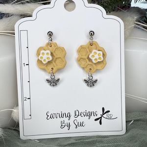 Bee earrings, polymer clay earrings, bee dangle earrings, honeycomb clay earring, flower earrings, summer bee earrings, cute bee earrings