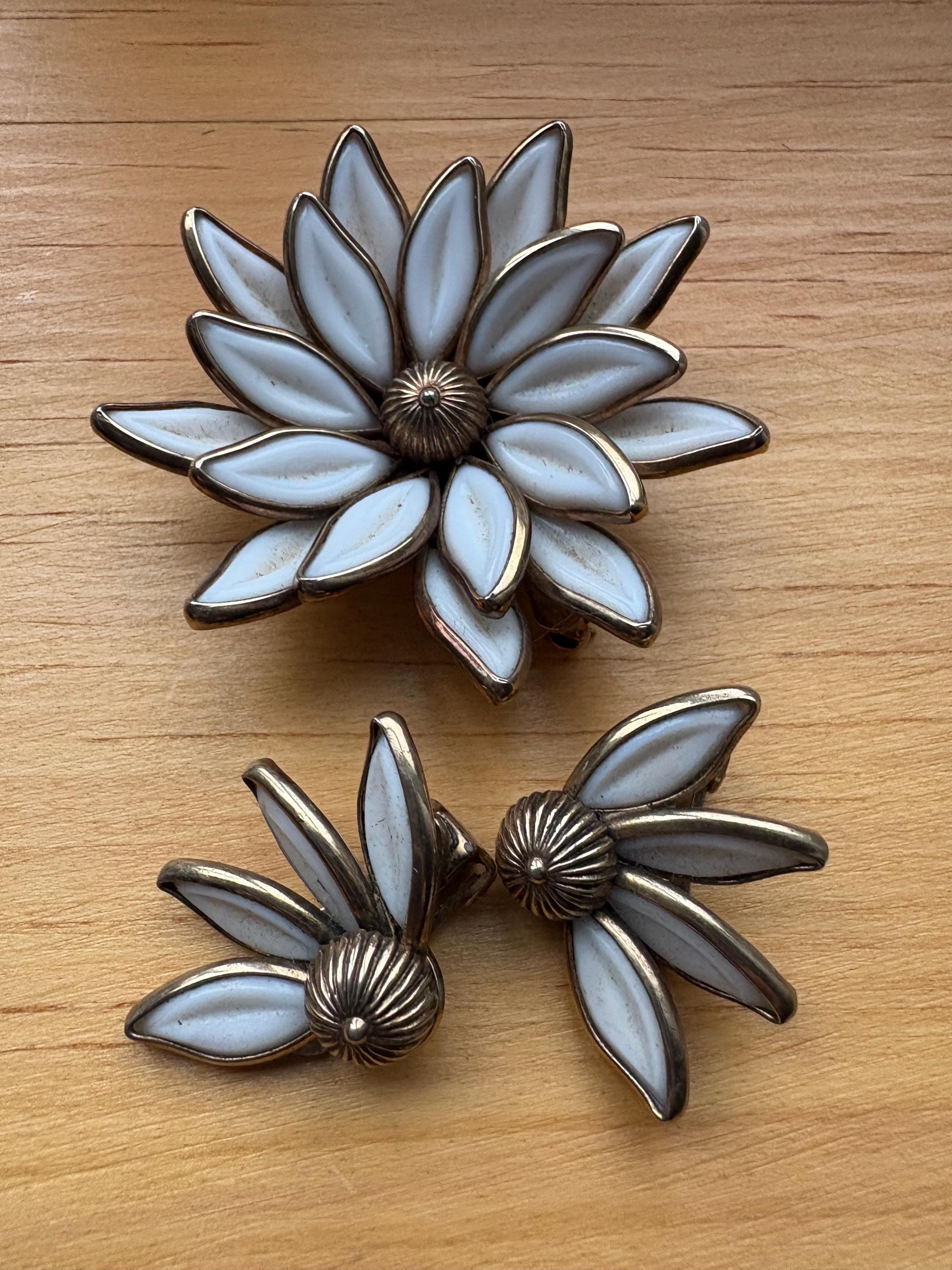 Vintage TRIFARI brooch and earring set