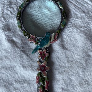 Förstoringsglas - Kolibri och Blåfågel med Blommor i Emalj