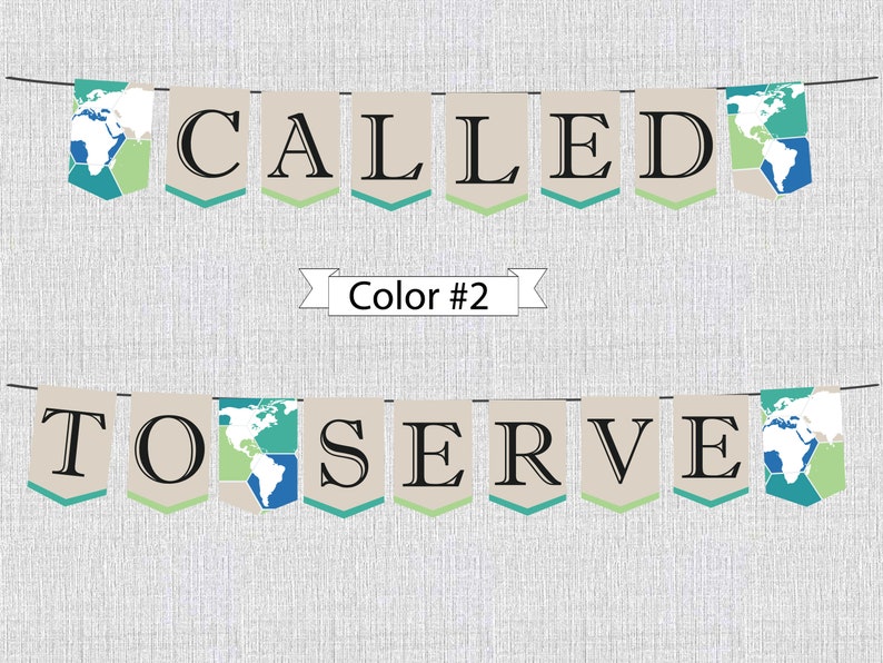 K&ouml;nnte beinhalten: Ein Banner mit den Worten "CALLED TO SERVE" in schwarzen Buchstaben auf beigefarbenem Hintergrund. Jeder Buchstabe befindet sich auf einer separaten Flagge mit einem Weltkartenmotiv in Blau, Gr&uuml;n und Wei&szlig;. Der Text "Color #2" befindet sich unter dem Banner.