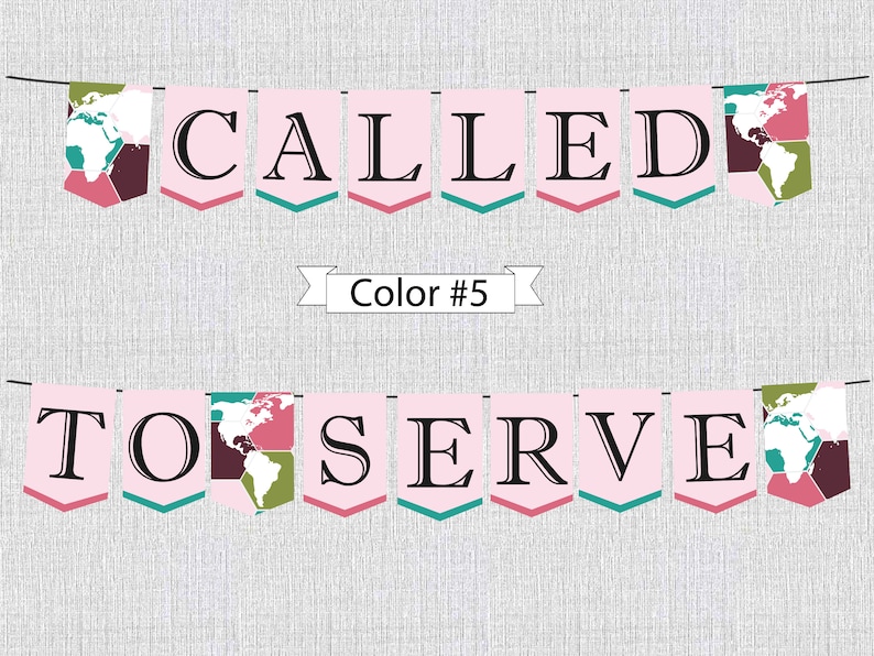 K&ouml;nnte beinhalten: Rosa Banner mit den Worten "CALLED TO SERVE" in schwarzen Buchstaben. Jeder Buchstabe befindet sich auf einem separaten Banner mit einem Weltkarten-Design im Hintergrund. Das Banner ist mit t&uuml;rkisfarbenen und rosafarbenen Akzenten verziert.