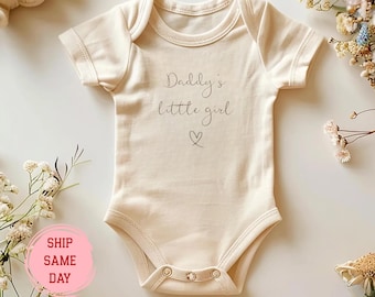 パパの小さな女の子用ボディスーツ：柔らかいコットンの新生児用ボディスーツ