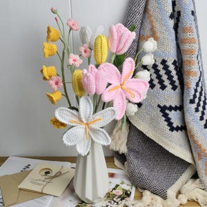 Buquê de flores de crochê finalizado, buquê de tulipas de crochê, presente artesanal exclusivo, presente para mãe, presentes de casamento, tulipa, lírio-do-vale