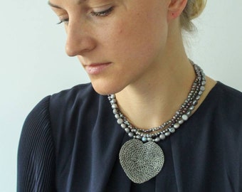 Heart Statement Necklace. Large Heart Necklace. Beaded Pearl Necklace. Wire Crochet Jewelry.