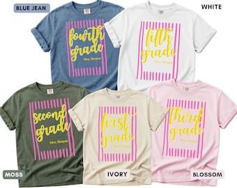Camiseta personalizada para profesor/a, regalo personalizado para profesor/a, camiseta rosa con rayas y estampado de grados, camiseta de agradecimiento para profesores, regreso a clases.