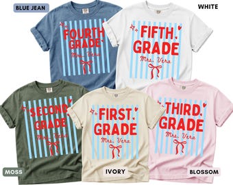 Camiseta personalizada para profesor/a, regalo personalizado para profesor/a, camiseta de profesor/a de primaria con lazo a rayas, camiseta de agradecimiento para profesores, vuelta al cole, Sra.