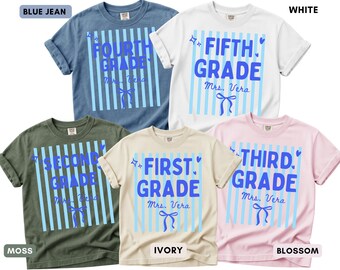 Camiseta personalizada para profesor/a, regalo personalizado para profesor/a, camiseta de profesor/a de primaria con lazo a rayas, camiseta de agradecimiento para profesores, vuelta al cole, Sra.
