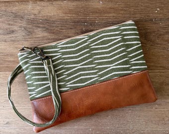 Wristlet Wallet, Olive Green Wristlet Purse, iPhone Purse Wallet, Vegan Clutch Purse, Gift for friend, Summer wristlet