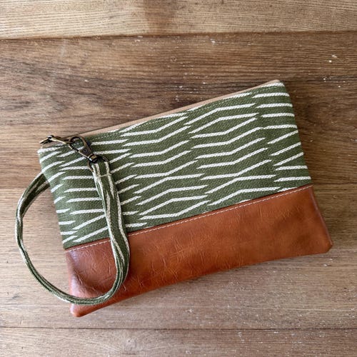 Wristlet Wallet, Olive Green Wristlet Purse, iPhone Purse Wallet, Vegan Clutch Purse, Gift for friend, Summer wristlet