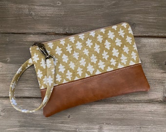 Wristlet Wallet, Wristlet Purse, iPhone Purse Wallet, card slots, Vegan Clutch Purse, Gift for friend, Christmas gift idea, gift for her