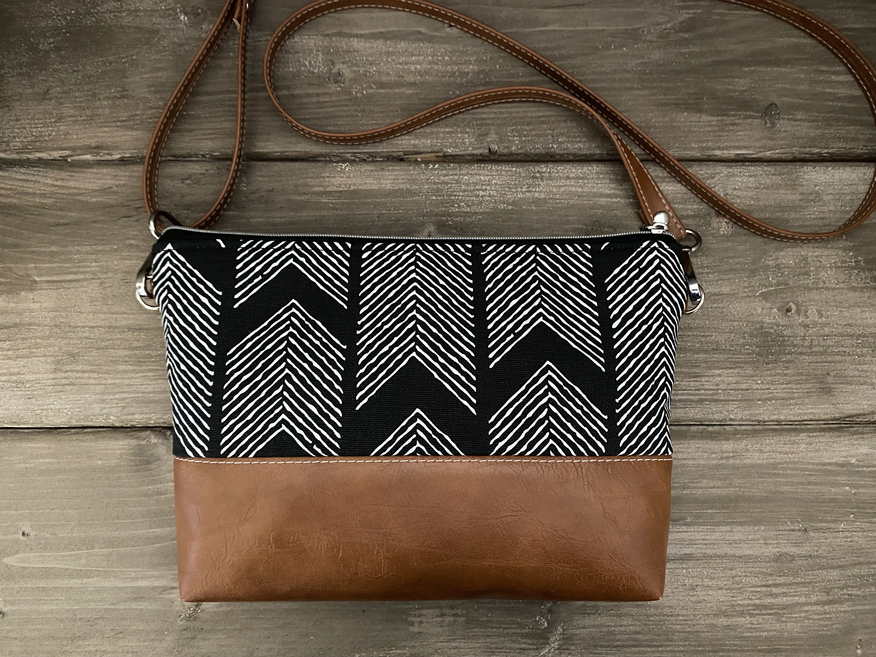 Leather crossbody purse with credit card slots hotsell