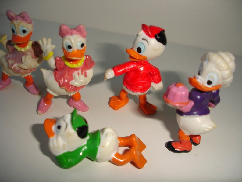 German Vintage Kinder Surprise Eggs Figurines 5 pieces part of the Donalds flotte Familie 1987 image 4