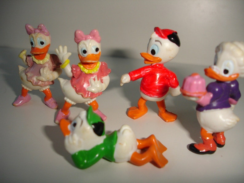 German Vintage Kinder Surprise Eggs Figurines 5 pieces part of the Donalds flotte Familie 1987 image 3