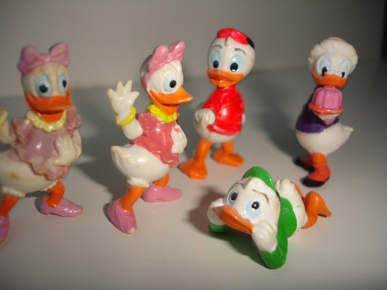 German Vintage Kinder Surprise Eggs Figurines 5 pieces part of the Donalds flotte Familie 1987 image 1