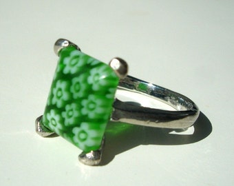 Green flower ring