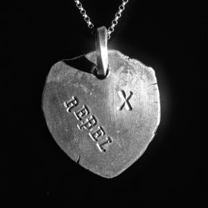 REPEL / REBEL - Lucky Amulet Charm Protection Ward Talisman Shibuichi Wordnerd Punk Goth Loot bild 1