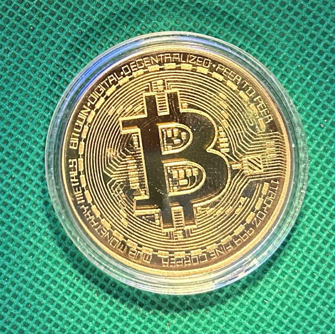 Gold Bitcoin Commemorative Coin: Physical Cryptocurrency Collectible - Etsy
