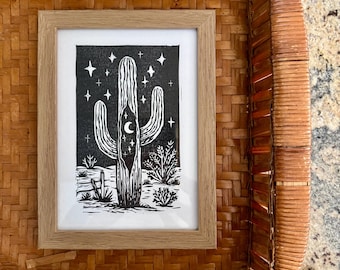 Linoryt „Niebiański kaktus saguaro” – ręcznie tłoczona sztuka pustyni czarnym tuszem, bez ramki