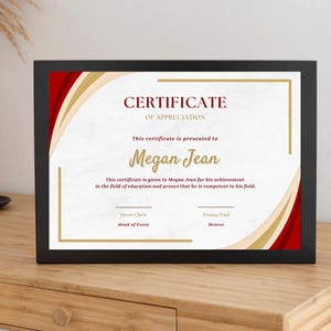 Pode incluir: Um certificado de apreciação emoldurado em preto com detalhes dourados e vermelhos. O certificado é apresentado a Megan Jean por sua conquista no campo da educação. O texto "Certificado de Apreciação" está no topo do certificado. O texto "Este certificado é apresentado a Megan Jean" está no meio do certificado. O texto "Este certificado é concedido a Megan Jean por sua conquista no campo da educação e prova que ele é competente em sua área." está na parte inferior do certificado.