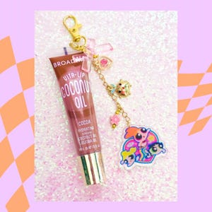 Power Puff Mädchen inspiriert Lip Gloss Charme | 90er Jahre Y2K Cartoon Perlen Anhänger | Taschenclips und Beauty Zubehör