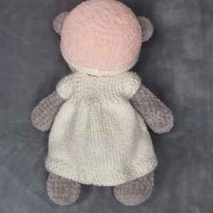 Ourson en peluche au crochet. image 3