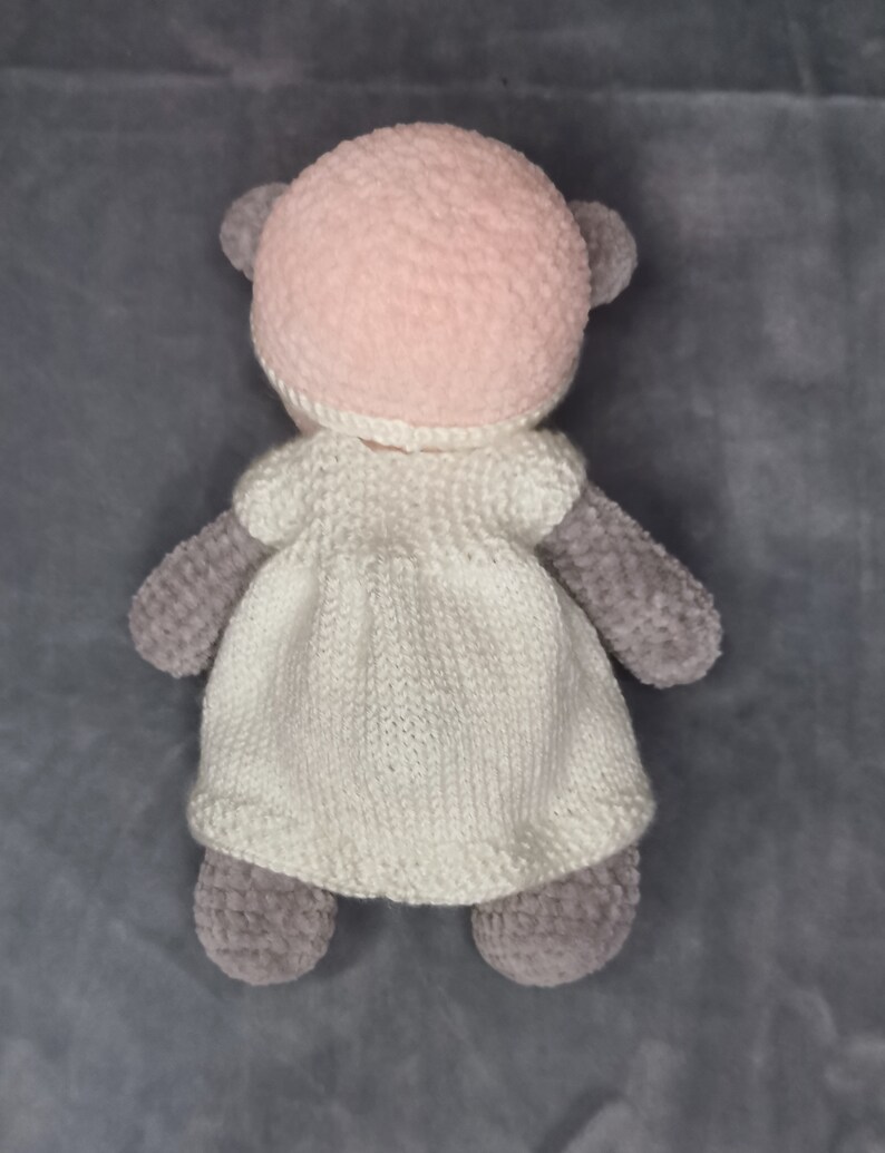 Ourson en peluche au crochet. image 3