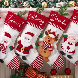 2025 geborduurde kerstsokken, gepersonaliseerde familie kerstsokken, aangepaste decoratie cadeau, kerstsokken, cadeaus voor haar