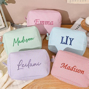 Embroider Cosmetic Bag,Personalized Seersucker Toiletry Bag,Bridesmaid Makeup Bag,Bridesmaid Gift,Bridal Party Gift,Custom Travel Makeup Bag