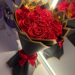 Bouquet éternel de roses rouges 15 unités + ajouts de papillons ! (couleurs personnalisables + ajouts)