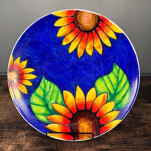 Hand-Painted Ceramic Sunflower Plate – Vibrant Sunflowers & Leaves on Deep Blue – Decorative Art Plate