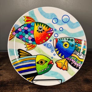 Hand-Painted Colorful Fish Plate - Ocean-Inspired Decorative Plate – Vibrant Underwater Kitchen Decor – Unique Sea Lover Gift