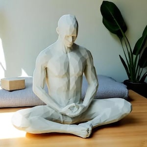Low Poly meditierende Mann Statue - Moderne 3D gedruckte Yoga Dekoration für Zuhause & Studio