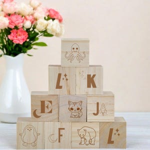 Holz ABC Block, individuell graviertes Babypartyaktivitätsspiel, personalisierte Babyblöcke mit Symbolen, einzigartige Andenken Geschenkidee