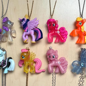 MLP Necklace My Little Pony Pinkie Pie Twilight Sparkle Fluttershy Rarity Applejack Horse Unicorn Alicorn Pegasus Glitter Glow in the Dark