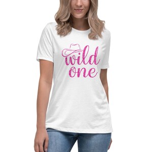 Wild One T-shirt - roze grafische cowboyhoed - zachtste dames-T-shirt - relaxte pasvorm - 100% katoen - western vrijgezellencadeau - S-3XL